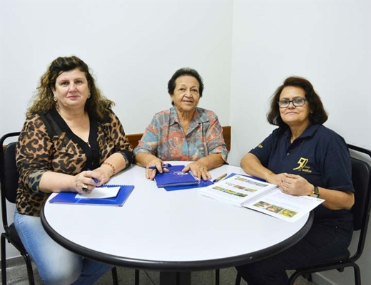 Professora Terezinha assume direção do Colégio Unifev