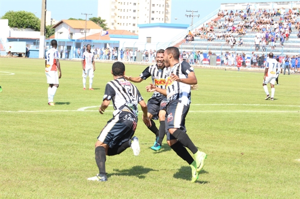 Comemoração do primeiro gol da Votuporanguense (Fotos: Rafael Nascimento/CAV)