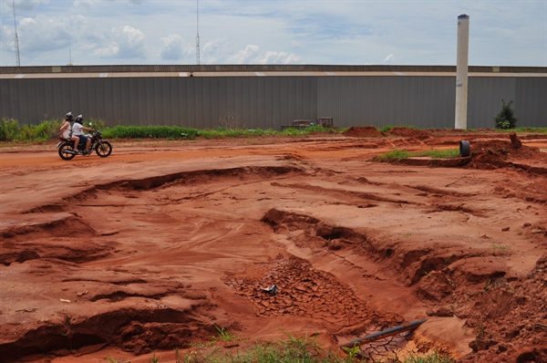 Obra estava prevista para ser entregue em outubro do ano passado e depois foi prorrogada (Foto: A Cidade)