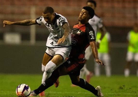 Ituano e CAV jogaram em Itu na noite desta quarta-feira (14) (Foto: @flaviotorresphoto)