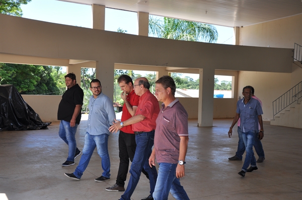 Prefeito João Dado visita entidade que atende dependentes químicos (Foto: Prefeitura de Votuporanga)