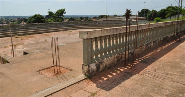 Obra na praça do Tobogã segue paralisada