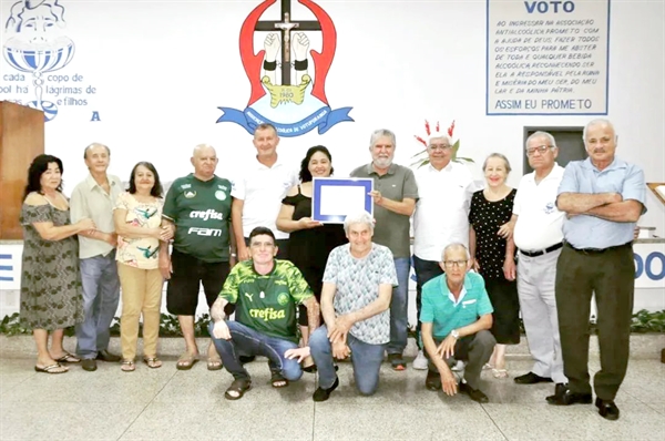 O prefeito Jorge Seba se reuniu com diretores e atendidos da Associação Antialcoólica para agradecer a instituição pelo apoio na luta contra a pandemia  (Foto: Assessoria)