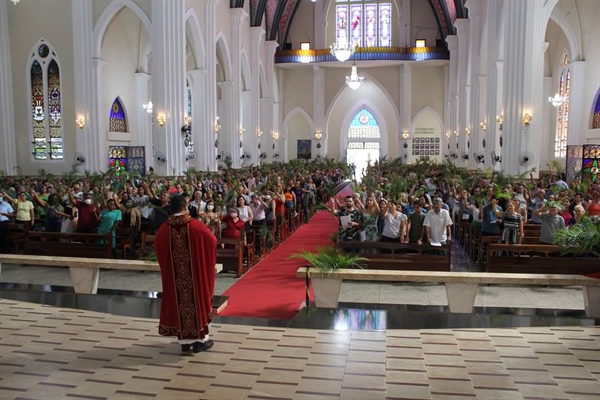 A Missa do Domingo de Ramos celebrada ontem marcou a abertura de um dos períodos mais importantes do catolicismo (Foto: Divulgação)