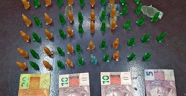 Cocaína comercializada entra no clima da Copa do Mundo (Foto: Divulgação/Polícia Militar)