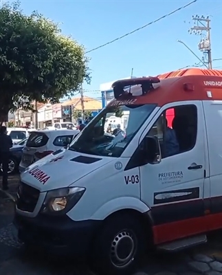 A vítima foi socorrida do centro da cidade, nas proximidades da Caixa Econômica (Foto: A Cidade)