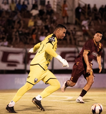 O goleiro Gabriel Félix é um dos destaques do Clube Atlético Votuporanguense na competição. Fotos: Douglas Ribeiro