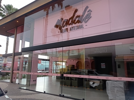 Madalê Gelato Artesanal está sendo instalada na rua Amazonas, esquina com a rua Itacolomi (Foto: A Cidade)