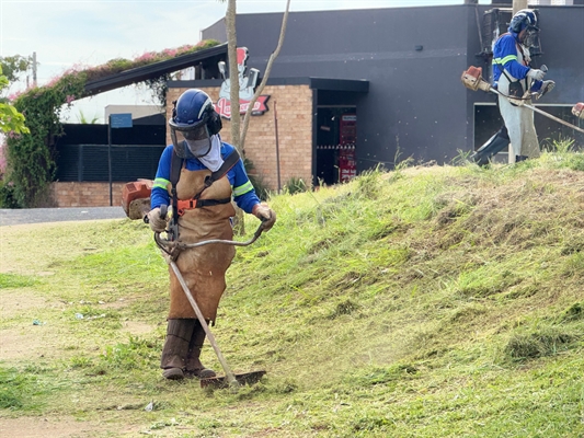 De acordo a Ouvidoria, nos últimos 12 meses foram registradas mais de 4,1 mil manifestações; a maioria é sobre terrenos sujos (Foto: Prefeitura de Votuporanga)