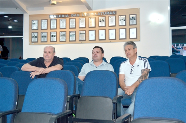 César Camargo, Matheus Rodero e Christian Nakabashi prestigiaram a última sessão da Câmara. Com as eleições se aproximando algumas figuras começam a aparecer mais (Foto: A Cidade)