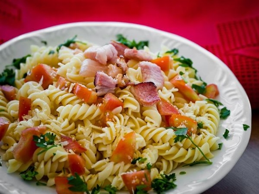 Macarrão ao forno com bacon e mussarela