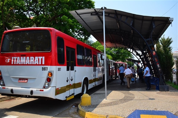 Vereadores voltarão a discutir na sessão de segunda-feira o projeto que busca frear o aumento na passagem de circular na cidade (Foto: A Cidade)