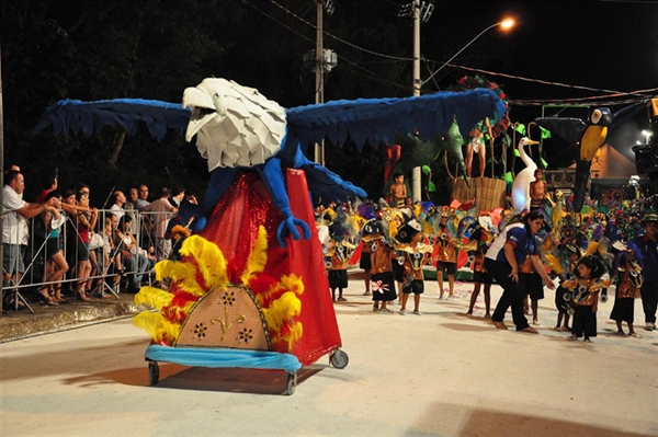 Águias da Liberdade ensaia na praça do Tobogã