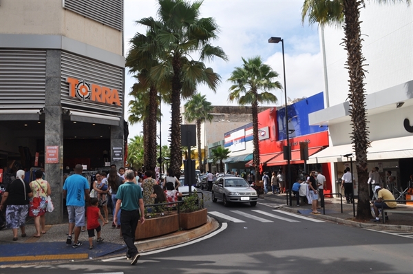 Com o período de carnaval, os comerciantes estão com expectativa de aumento nas vendas (Foto: Divulgação/ACV)