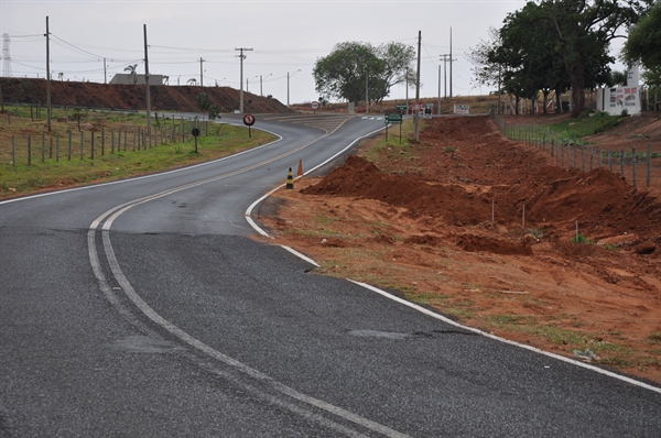 A obra está sendo realizada no trecho de acesso ao bairro Cidade Jardim, na ponte da Saev Ambiental (Foto: Divulgação/Prefeitura de Votuporanga)