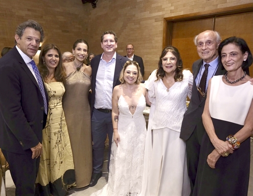 A deputada de Catanduva, Beth Sahão oficiou a sua união com uma professora no último sábado em São Paulo. O ato foi bastante prestigiado pela alta cúpula do seu partido, o PT, como mostra a foto (Foto: Reprodução redes sociais)