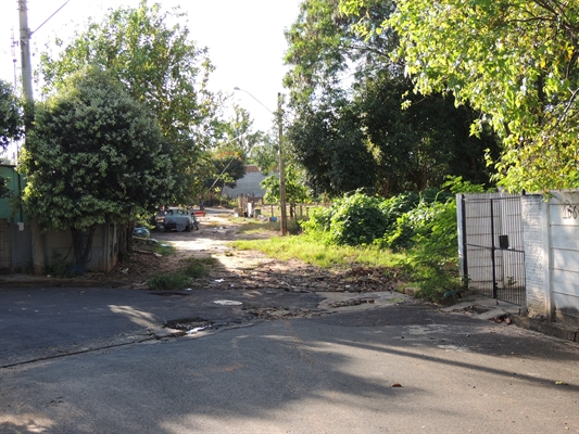 Cinco famílias já deixaram área de inundação