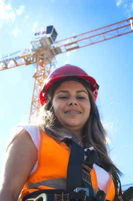 Dilma Siqueira é operadora da grua da LRJ