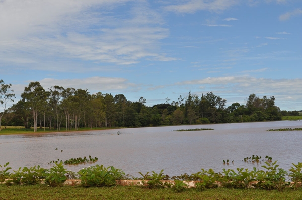 Mesmo com represa tendo capacidade para abastecer a cidade, população precisa ter consciência e economizar o produto