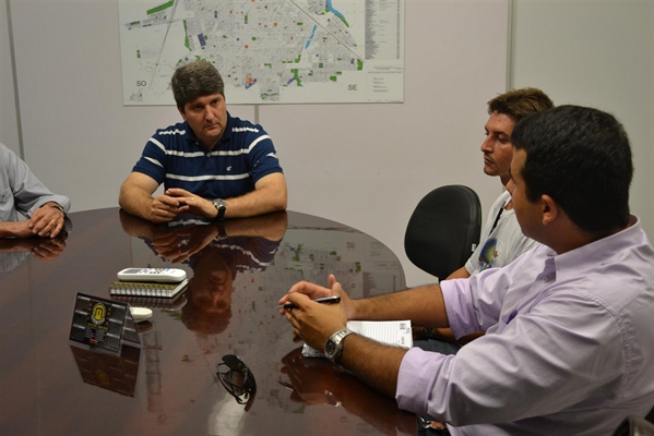 Prefeito exige providências da empresa responsável pelos semáforos