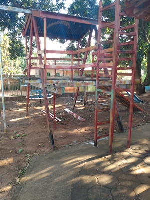 O parquinho do Recanto Tia Marlene está em situação precária, por isso precisa de ajuda (Foto: Recanto Tia Marlene)