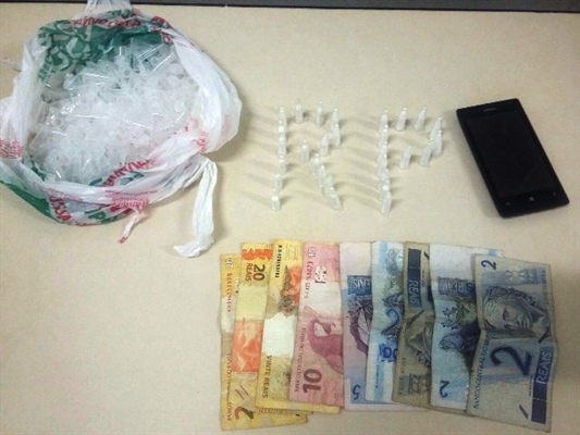 Rádio Patrulha prende homem com cocaína