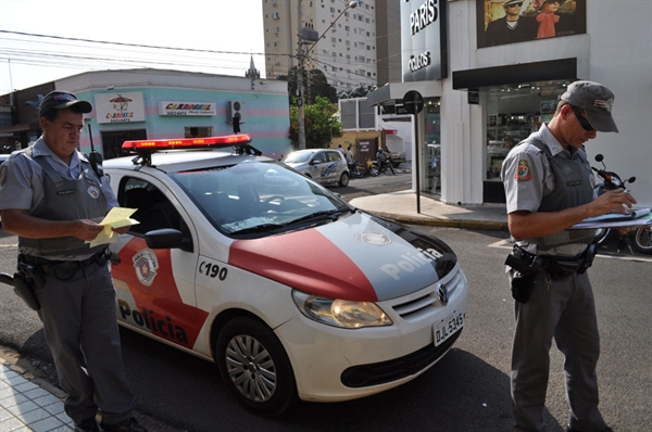 Multas caem de 1014 para 408 no terceiro mês