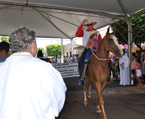 Desfile marca os 20 anos de emancipação de Parisi