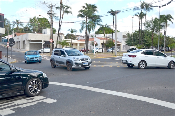 Atualmente há 53.962 veículos tributáveis no município, que são 1.545 carros a menos do que no ano passado (Foto: A Cidade)