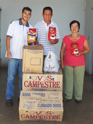 A cada mês, eles fazem doações para o hospital de Votuporanga (Foto: Santa Casa)