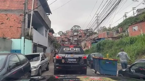 Durante a operação, diversos celulares, cartões bancários e outros materiais usados nos crimes foram apreendidos (Foto: Divulgação)