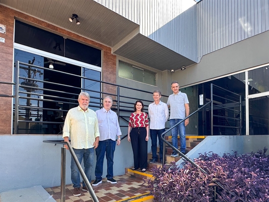 Jorge Seba e Celso Penha vistoriaram as obras ao lado da secretária da Saúde Ivonete Félix e o vice-prefeito Luiz Torrinha (Foto: Prefeitura de Votuporanga)