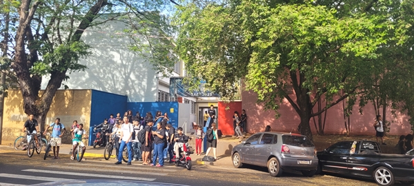 A Escola Estadual Doutor José Manoel Lobo é uma das unidades de ensino que não têm ar-condicionado nas salas de aula  Foto: A Cidade