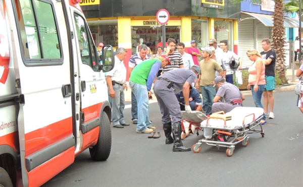 Idoso de 64 anos é atropelado perto da praça da Matriz