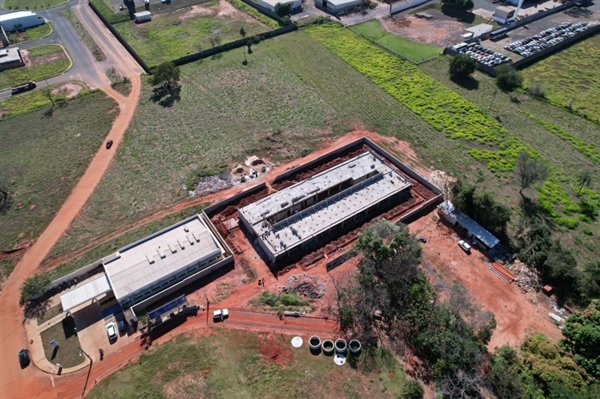 Iniciada em janeiro, as obras da nova creche no Jardim Carobeiras seguem em ritmo acelerado e já atingem 34% do projeto (Foto: Prefeitura de Votuporanga)