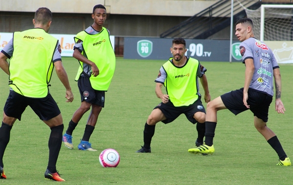 Na manhã de ontem, a Votuporanguense fez o último treinamento para enfrentar o Oeste; jogo ocorre na noite desta sexta-feira (Foto: Rafael Nascimento/CAV)