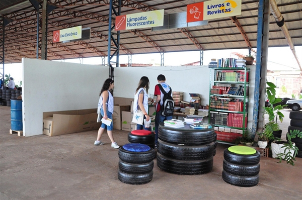 Ecotudo recebe cinco mil livros e revistas por mês