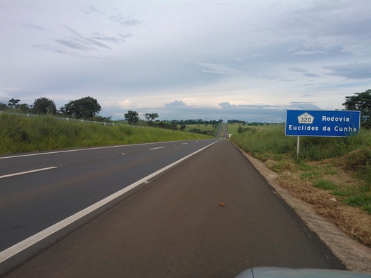 Um grave acidente tirou a vida de uma motociclista de apenas 24 anos que seguia na Rodovia Euclides da Cunha, SP-320 (Foto: Divulgação)