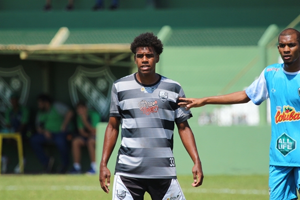 O único atleta de Votuporanga que está na base, Fábio José, está contente com a oportunidade e ansioso pela estreia na Copa São Paulo  (Foto: Rafael Bento/CAV)