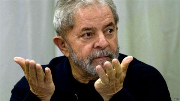 MP denuncia Lula por supostos crimes de ocultação de bens e lavagem de dinheiro