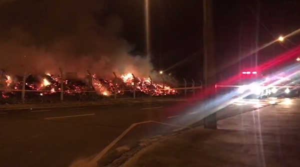 Fogo no ponto de apoio no bairro Jardim Conceição em Rio Preto ( Foto: Reprodução/TV TEM)