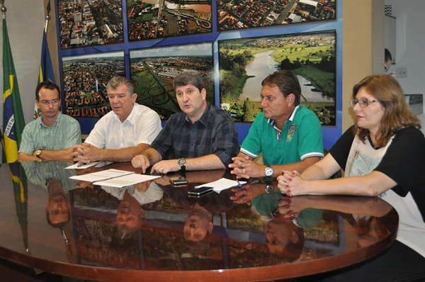 Prefeito retira projeto e comenta polêmica