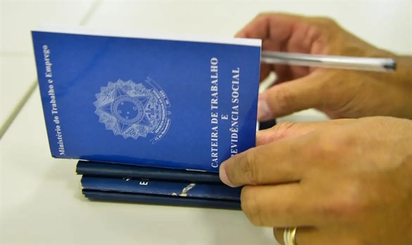 Somente no Posto de Atendimento ao Trabalhador (PAT) de Votuporanga há 16 vagas cadastradas (Foto: Marcello Casal Jr./Agência Brasil)