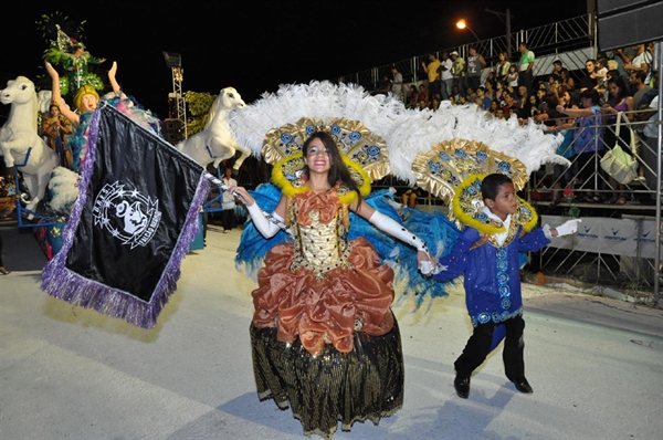 Falcão Negro é a campeã do Carnaval 2013