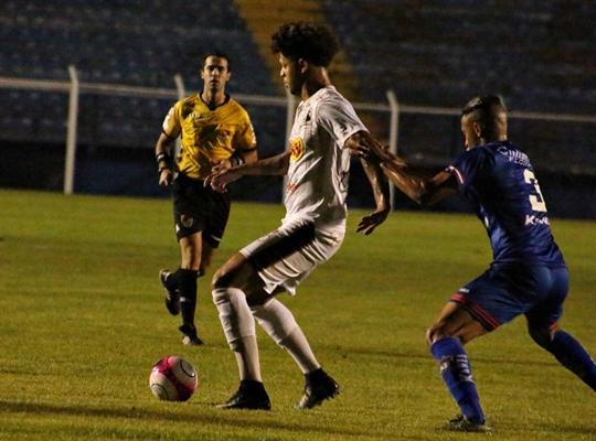 Bruno Baio fez o gol da vitória (Foto: Rafael Nascimento/CAV)