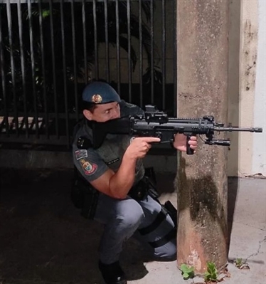 Na ocasião, os militares participaram de uma simulação de ocorrência de roubo a banco no centro de Votuporanga (Foto: Divulgação)