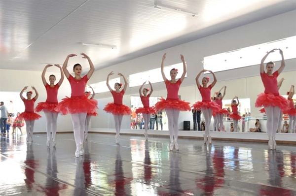 Ginásio Mário Covas inaugura sala de balé