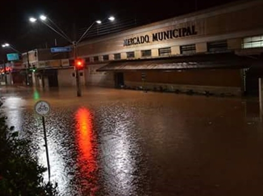 Prefeitura cancela carnaval de rua após Catanduva sofrer com enchente