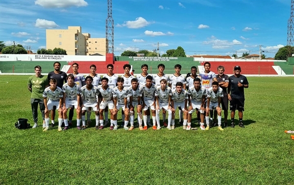 O time do técnico Rila entra em campo contra o Timãozinho (Foto: Reprodução/Facebook – CAV)