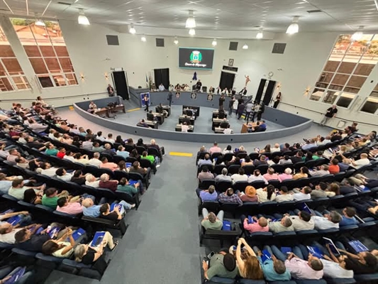 Encontro promovido pela Câmara de Votuporanga reuniu 40 prefeitos e mais de 100 vereadores de 58 cidades da região (Foto: Câmara de Votuporanga)